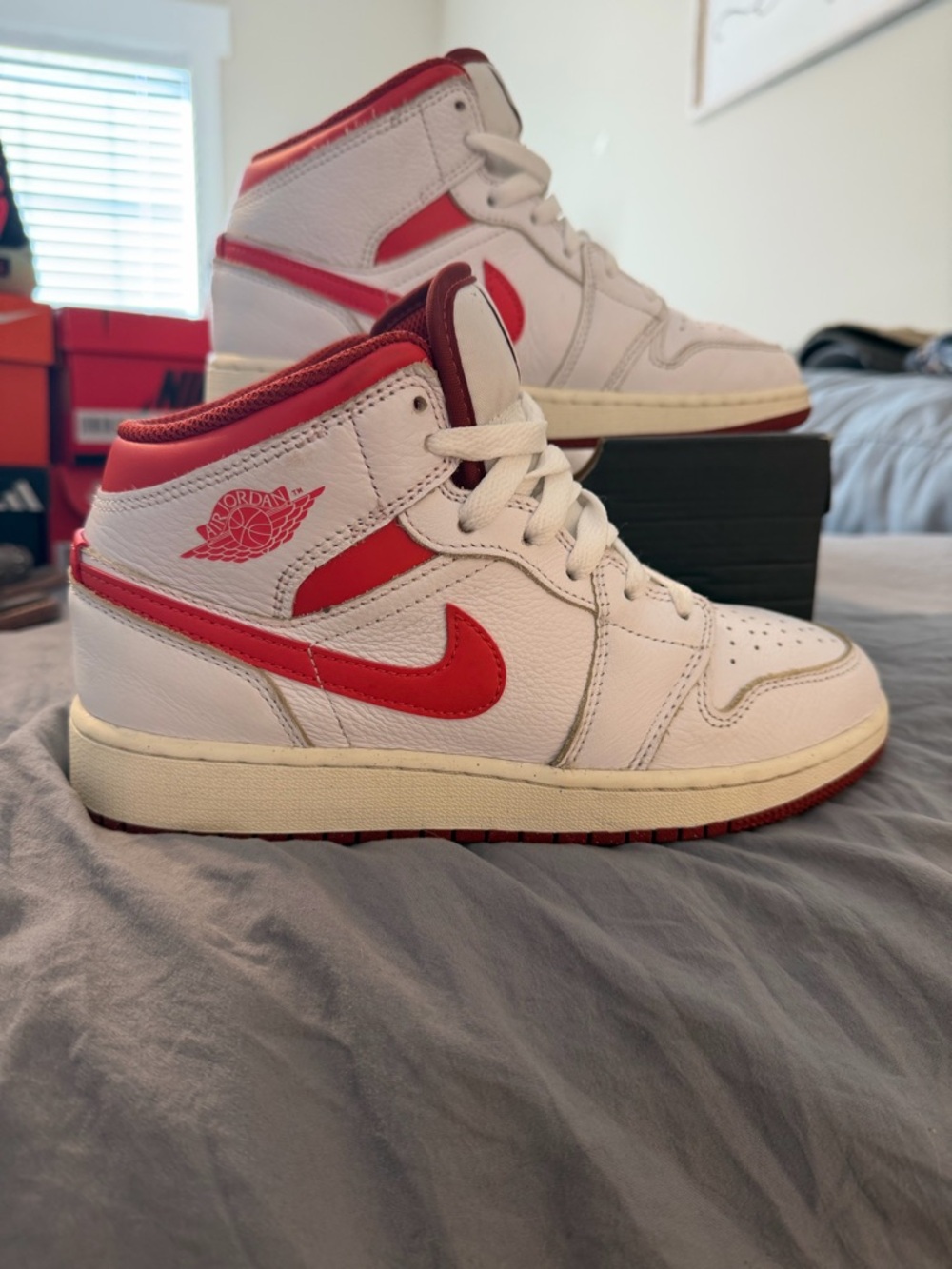Jordan 1 Mid – Dune Red 7W / 5Y